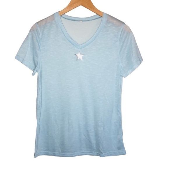3/$25 🍄 NWOT Women’s Light Blue Metallic Star T-shirt Size Large - Picture 1 of 6